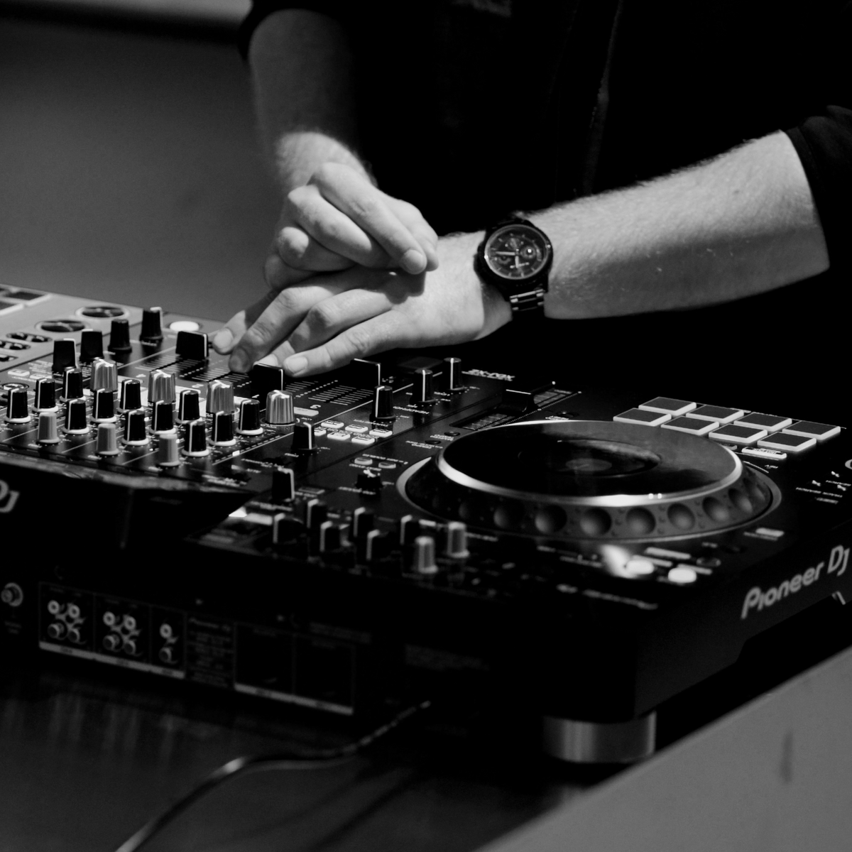 Live DJ set w/ Eckhel
