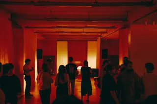 The room filling before the music starts