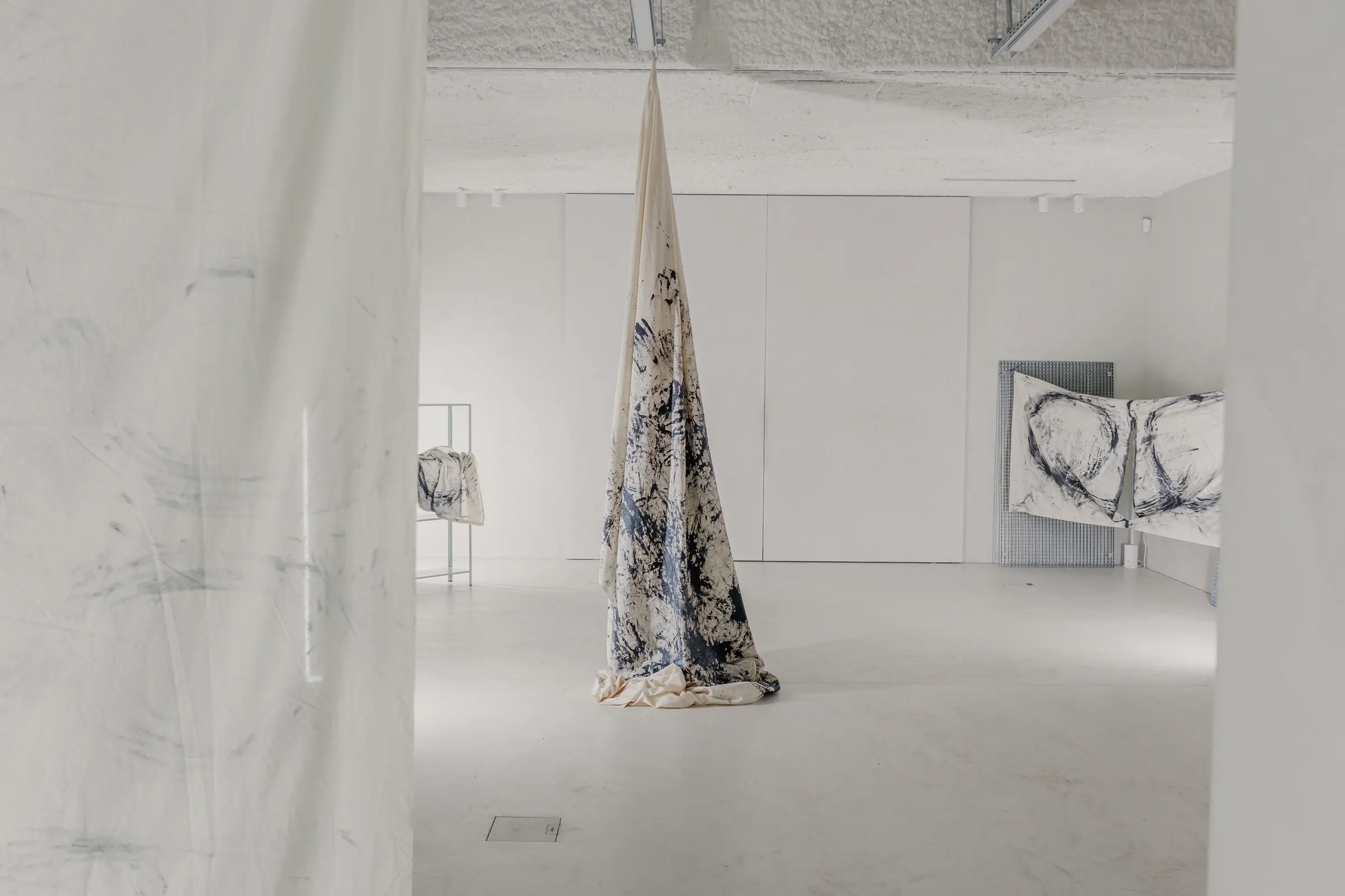 Rethinking the Gallery Experience — Exhibitions at Holographik Space