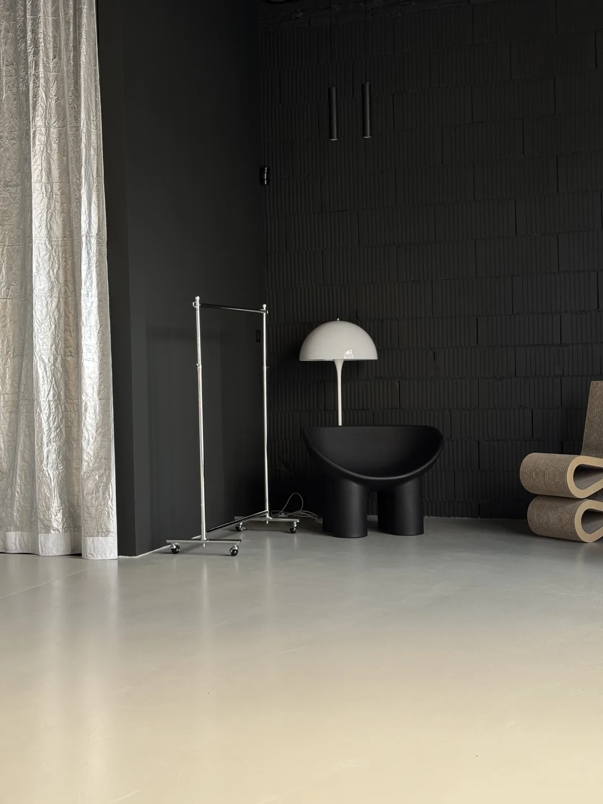 Roly Poly armchair in black with a Panthella lamp